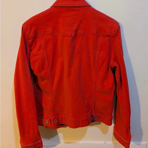 Levi's Red Jean Jacket Classic Denim Style - Picture 2 of 5